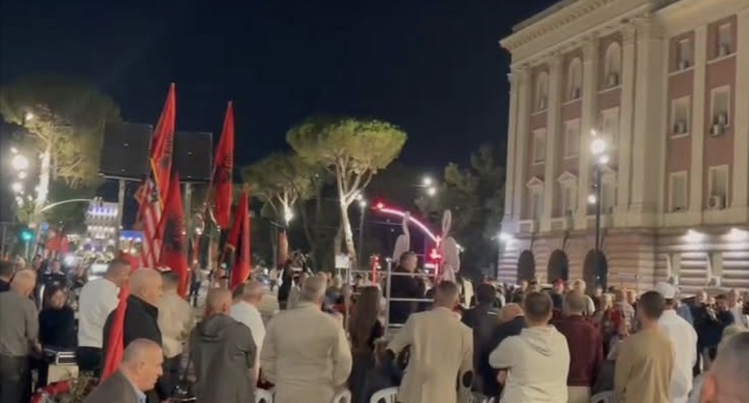 Dita e 117-të e protestës, qytetarët mblidhen para Kryeministrisë