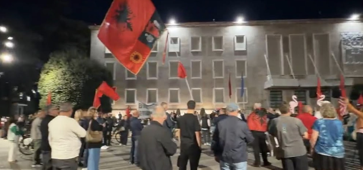 Dita e 119-të e protestës, qytetarët mblidhen para Kryeministrisë
