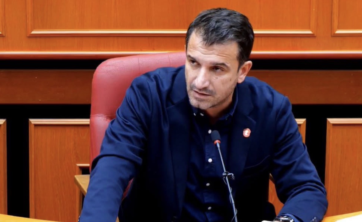 Veliaj pranon dorëheqjet e Anuela Ristanit, Sekretares së Përgjithshme Hoxha dhe shefes së Kabinetit Beshku