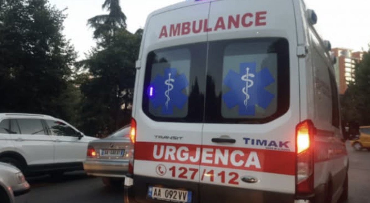 2 persona ranë në kontakt me rrymën dhe humbën jetën, reagon QKUM: Autoambulanca kishte defekt teknik, dy mjete u nisën nga Shkodra