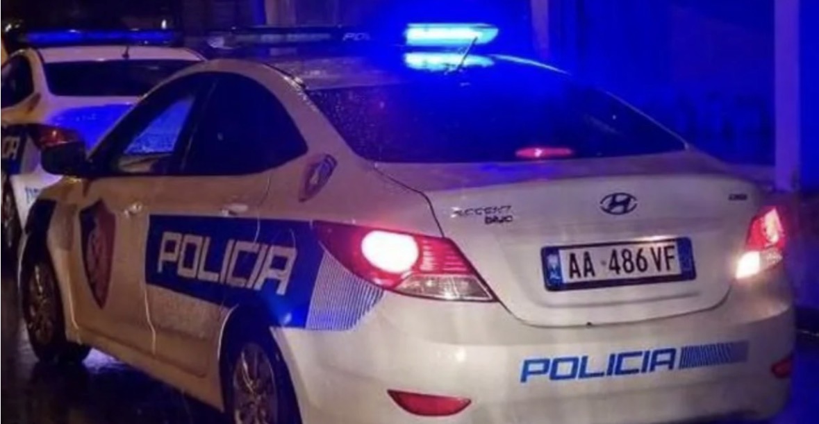 Vëllai godet me sëpatë vëllain në Korçë, arrestohet pak minuta pas ngjarjes