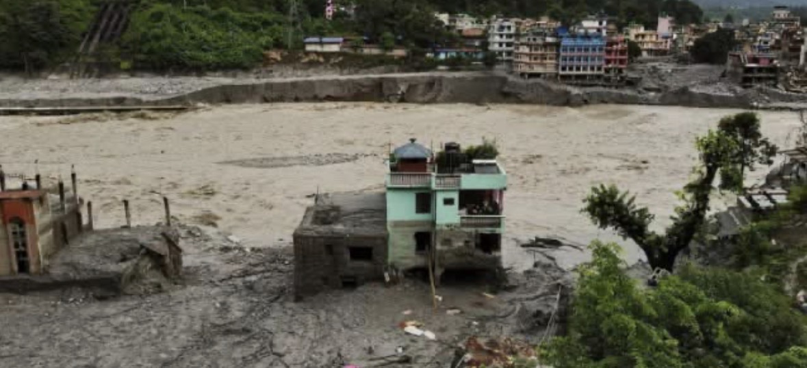 Pronari rrëfen tmerrin: Si i mbijetoi përmbytjes shkatërruese në Nepal “shtëpia jeshile”
