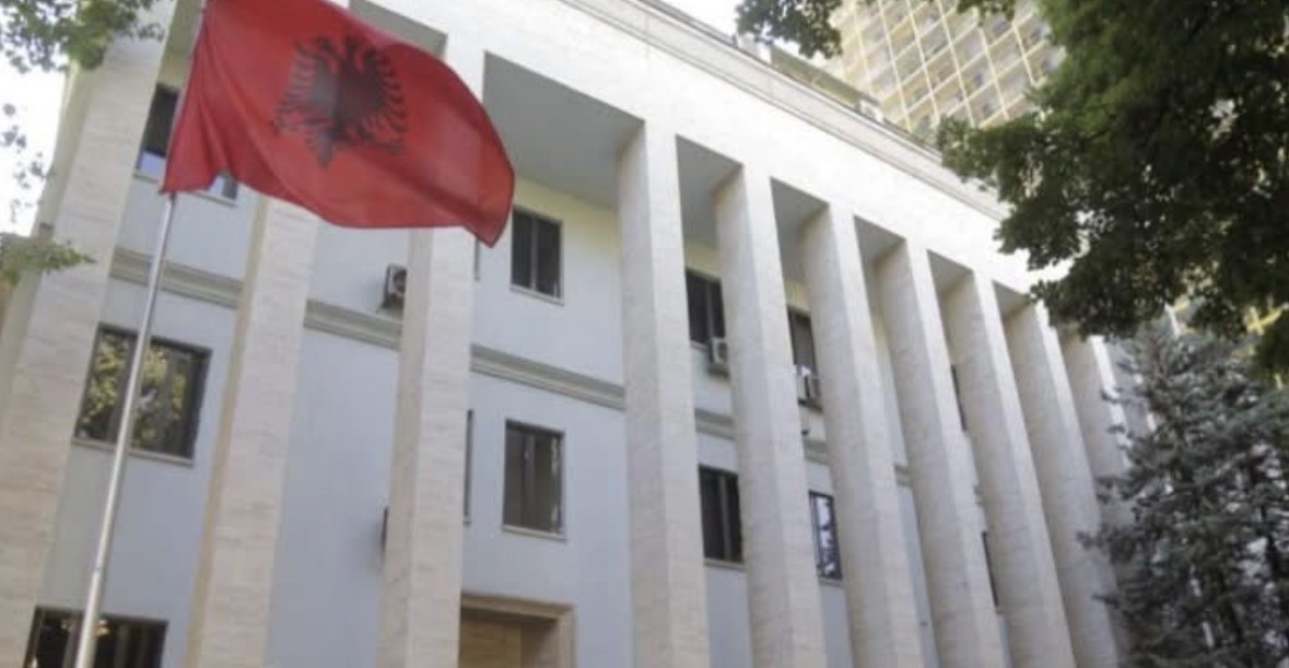 Bllokimi i pagave, kreu i Gjykatës së Lartë shkresë ministrit të Financave, Petrit Malaj