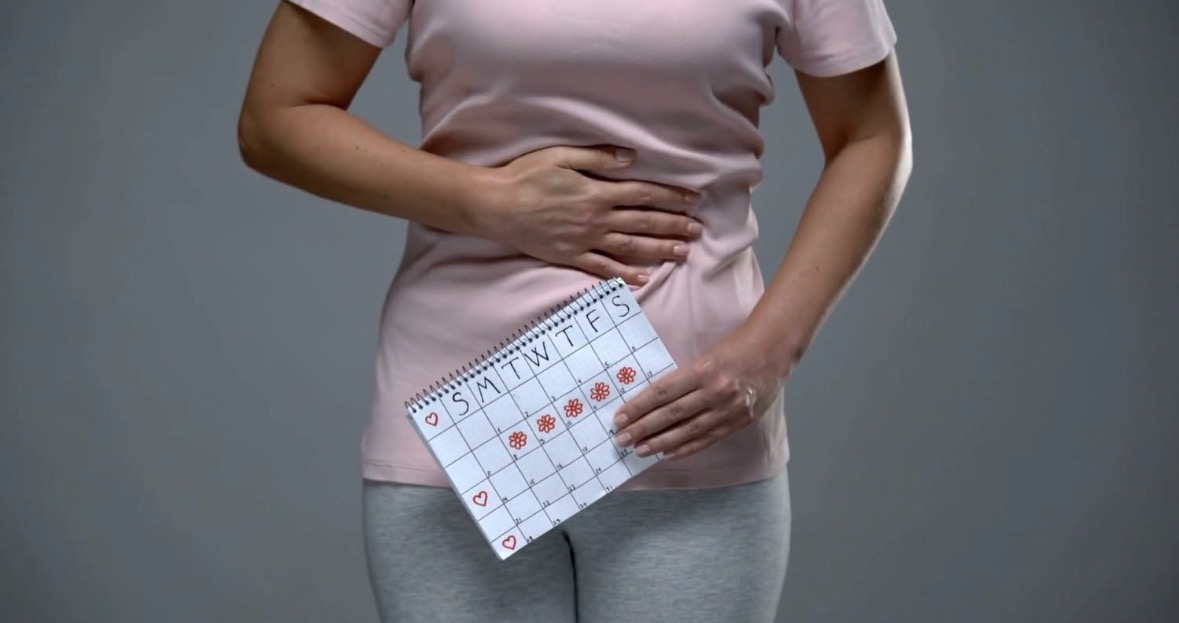 Studimi, shenjat e para të pubertetit parashikojnë menstruacionet e dhimbshme