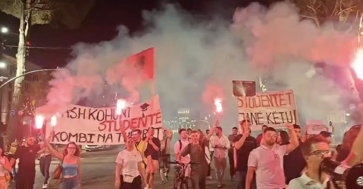 95 ditë protestë, qytetarët vijojnë marshim në kryeqytet