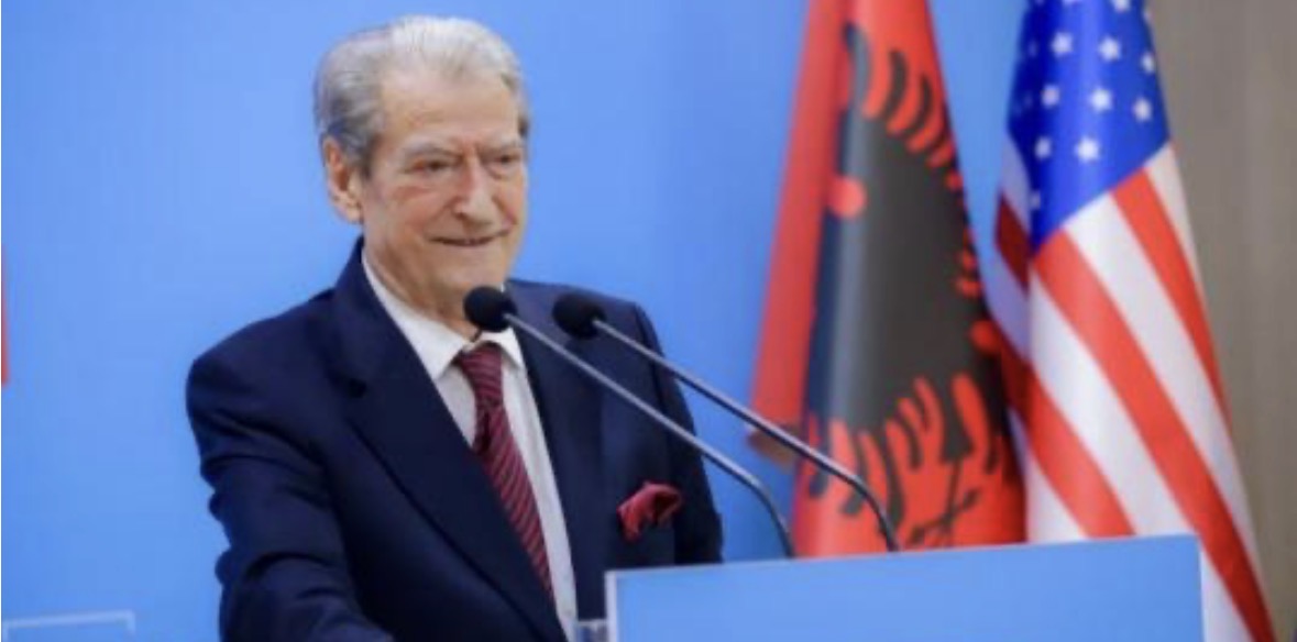 Berisha udhëton drejt  SHBA, zbulohet çfarë do bëjë dhe kush e shoqëron