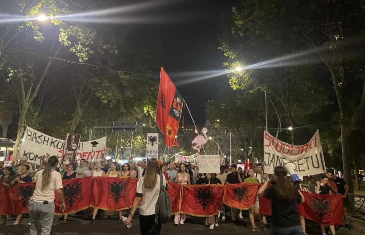 Vijon marshimi i qytetarëve në ditën e 96-të të protestës