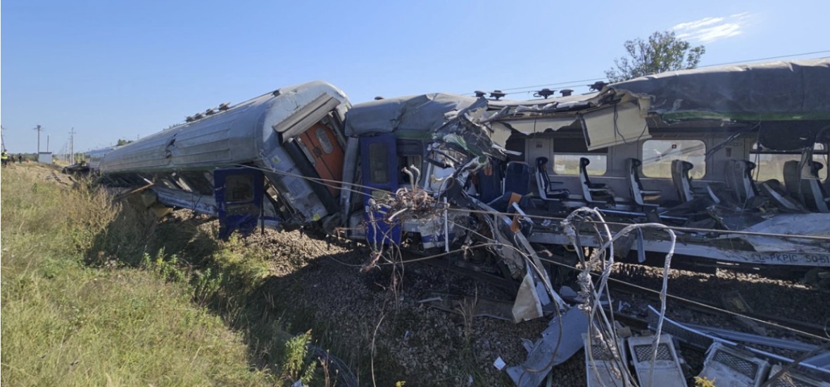 Aksident i rëndë në Poloni, treni përplaset me betonieren, 1 i vdekur dhe 20 të plagosur