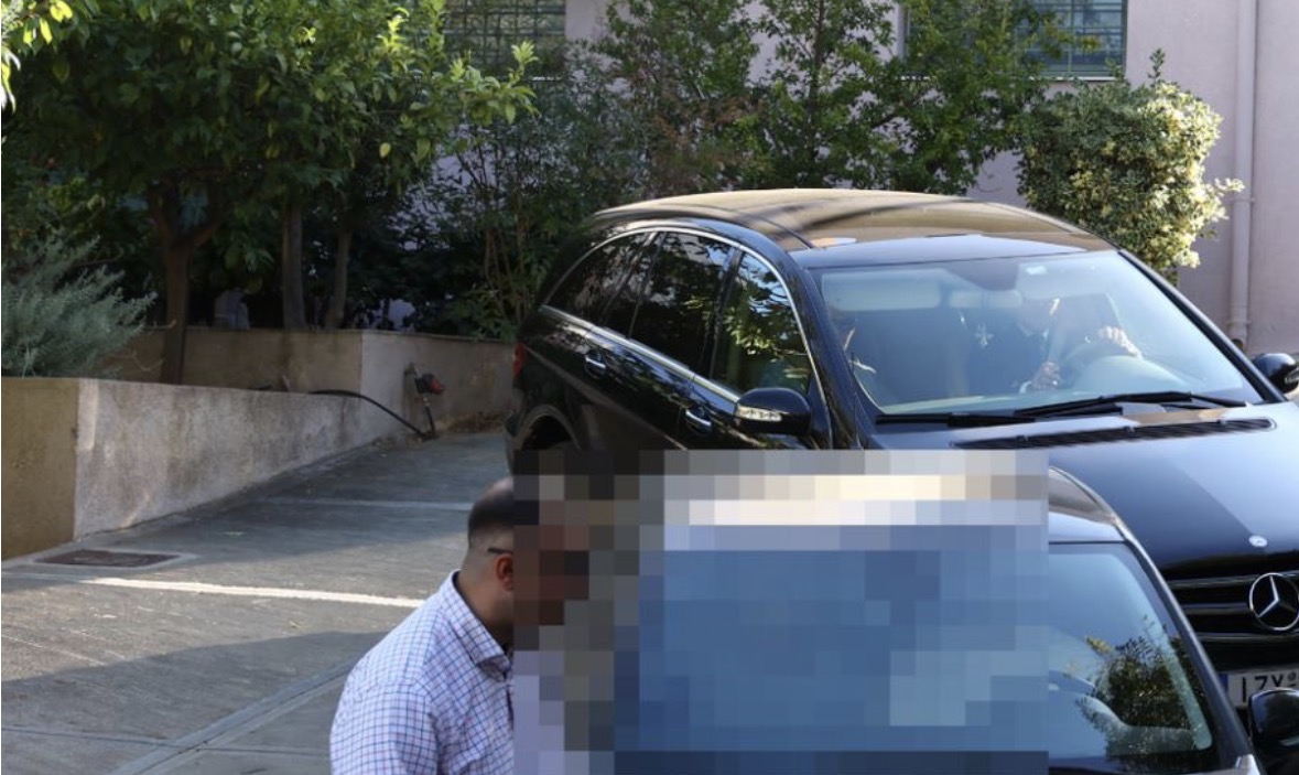 Vdekja e këngëtarit të njohur grek Giorgos Mazonakis, shoqërohen në polici 2 mjekë