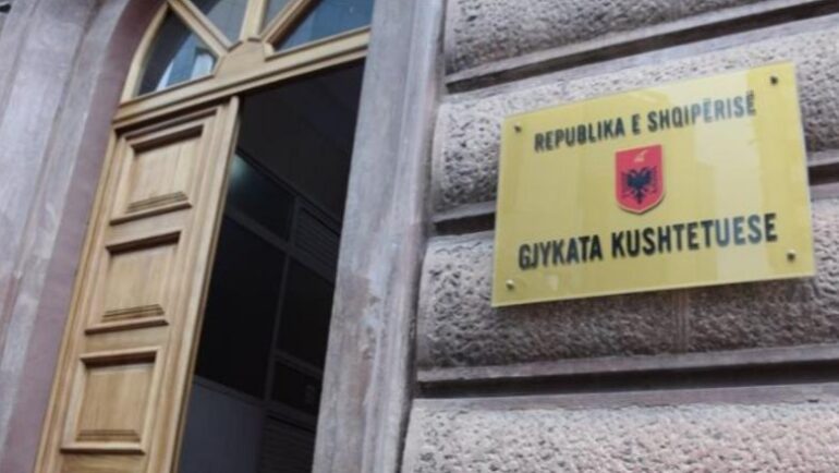 U kalua të enjten e kaluar në Kuvend/ Shoqatat e Gjyqtarëve dhe Prokurorëve ankimojnë në Kushtetuese ligjin e ri të pagave