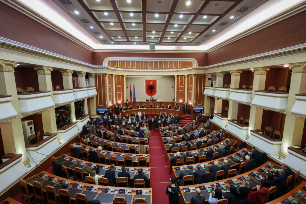 Sot Kuvend – Nga 5 interpelancat te votimi i formulës për pagat e magjistratëve, ja rendi i ditës