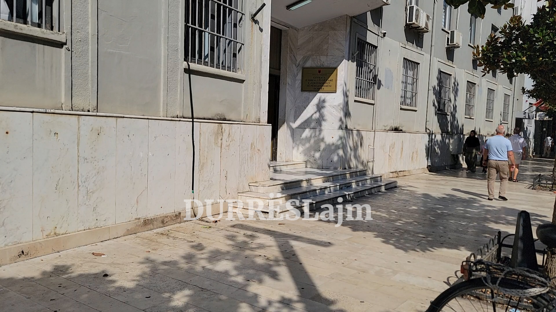Ndërpritet puna në Gjykatën e Durrësit, shqyrtohen vetëm çështjet urgjente, ja shkaku (VIDEO)