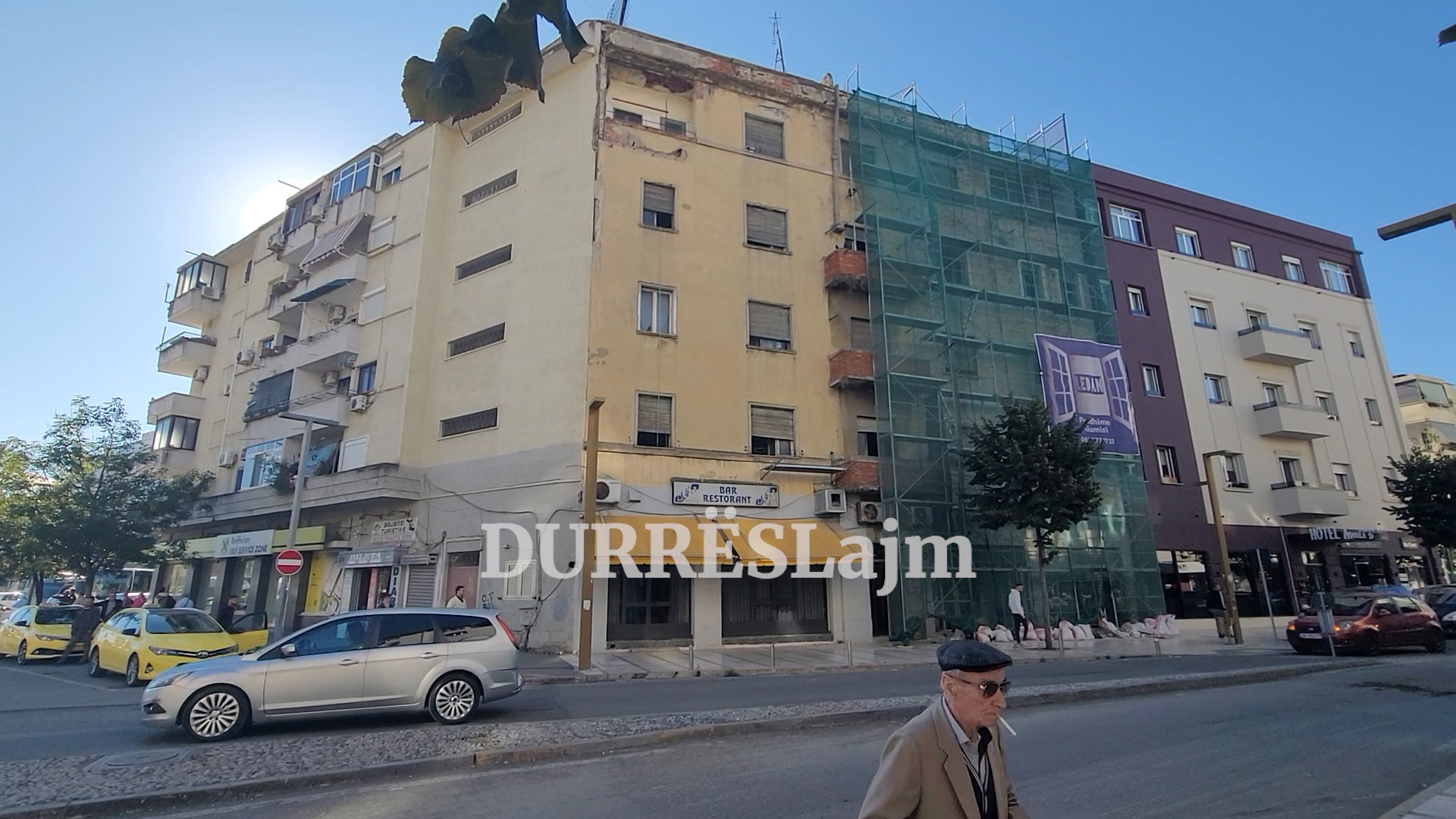 Fasada e pallatit në Durrës, peng i mosmarrëveshjeve mes bashkëpronarëve. Konflikti degradon deri në përplasje fizike (VIDEO)