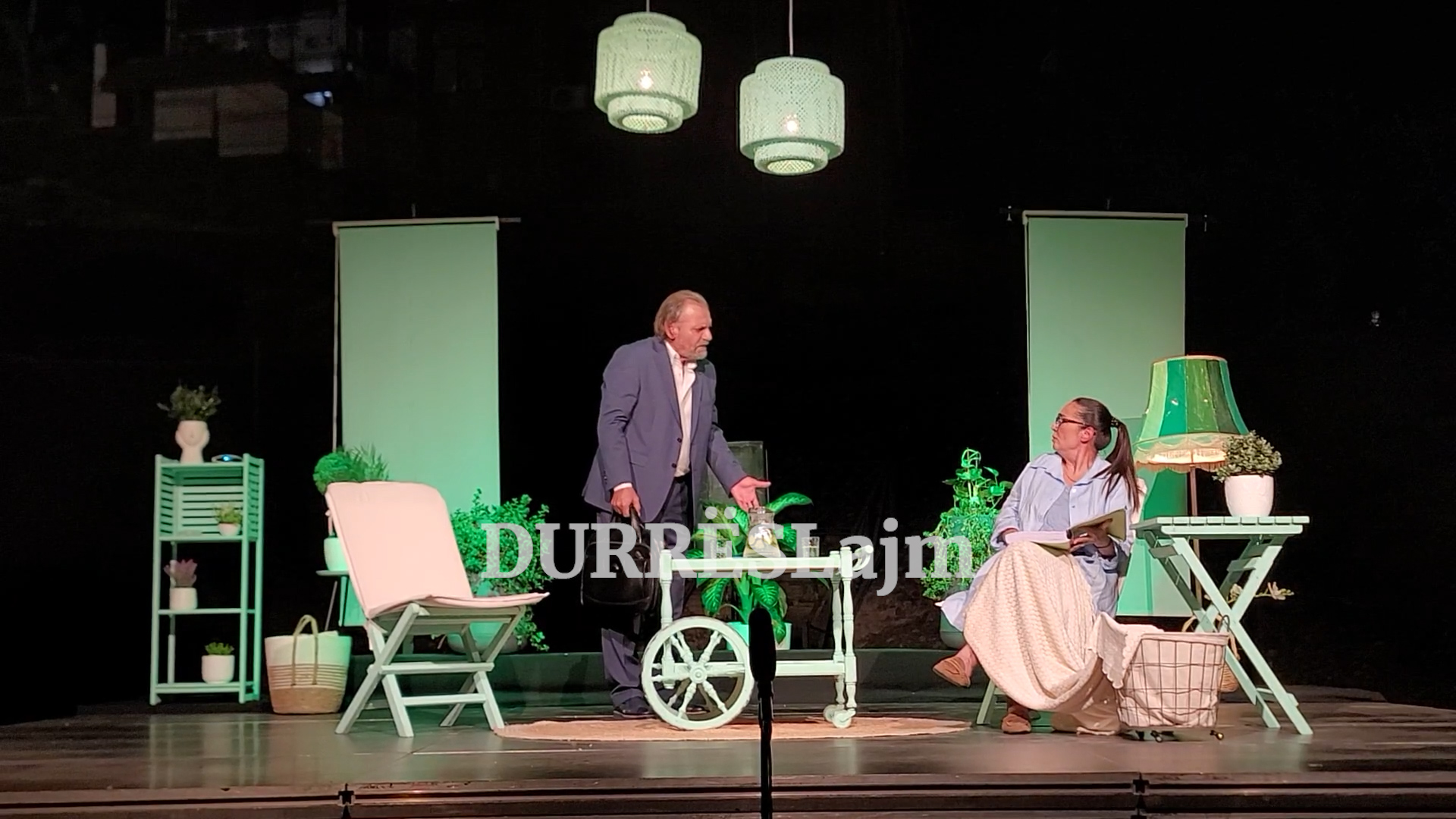 Luiza Xhuvani dhe Alfred Trebicka sjellin në Durrës dramën “Si ne të dy” (VIDEO)