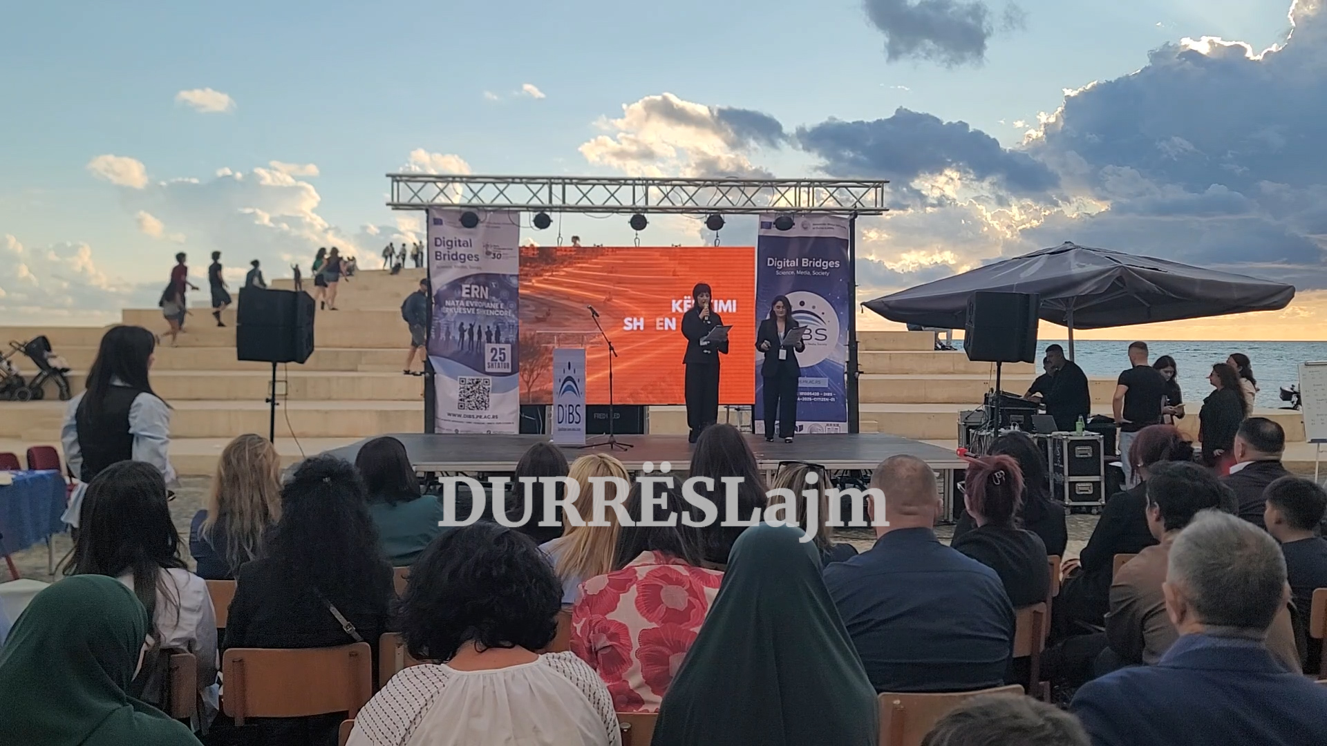 Shkenca zbriti në qytetin e Durrësit. U mbajt për herë të parë Nata Evropiane e Kërkuesve Shkencorë (VIDEO)