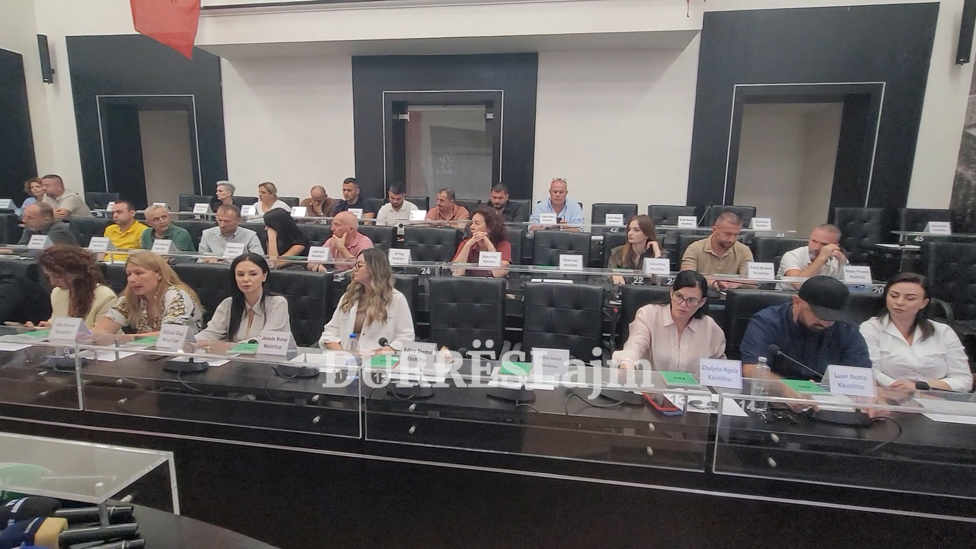 Parkimet me pagesë në Durrës, Muka: Votojmë kundër! Këshilltarja Musaraj: Vota kundër, papërgjegjshmëri (VIDEO)
