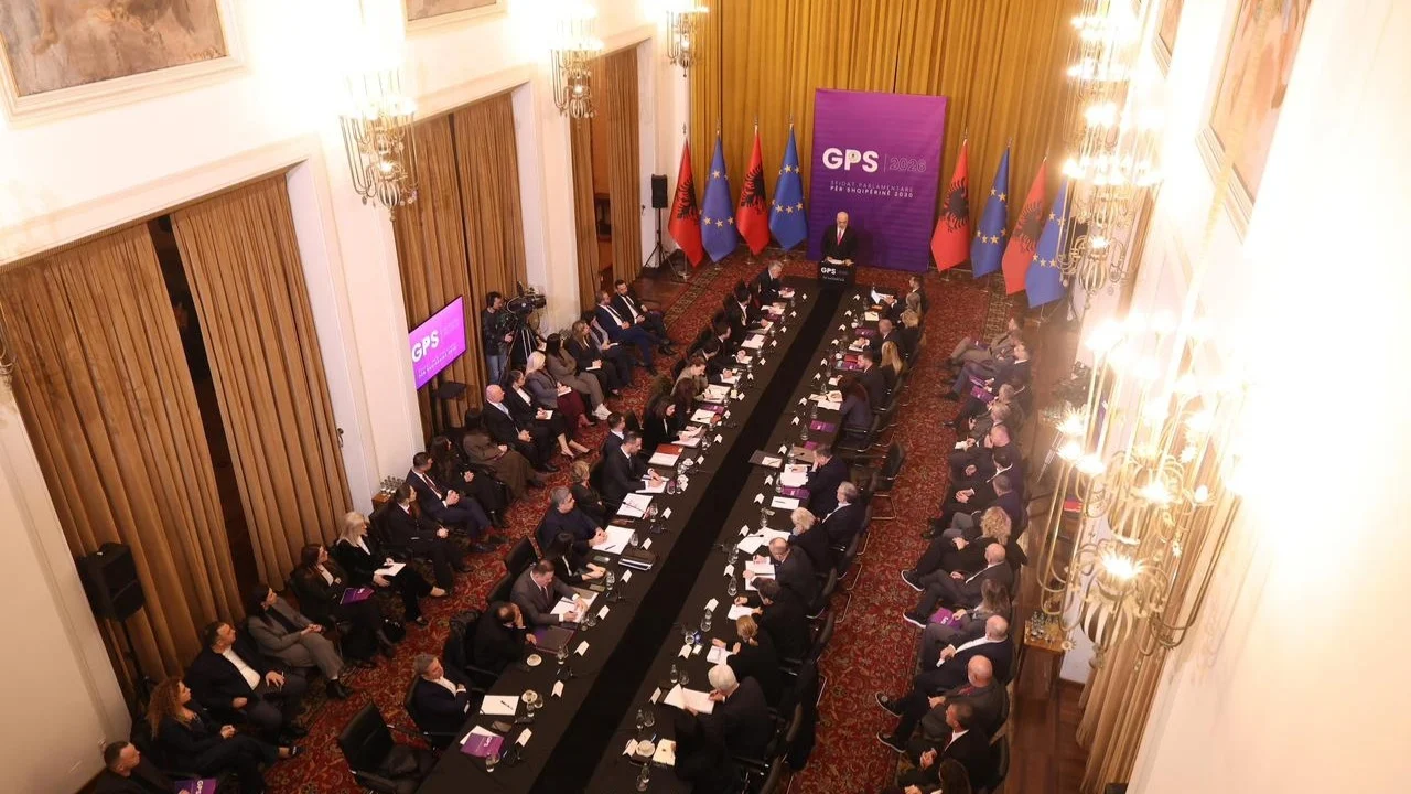 Sot mbledhja e zgjeruar e grupit parlamentar, Rama thërret deputetët dhe kabinetin qeveritar