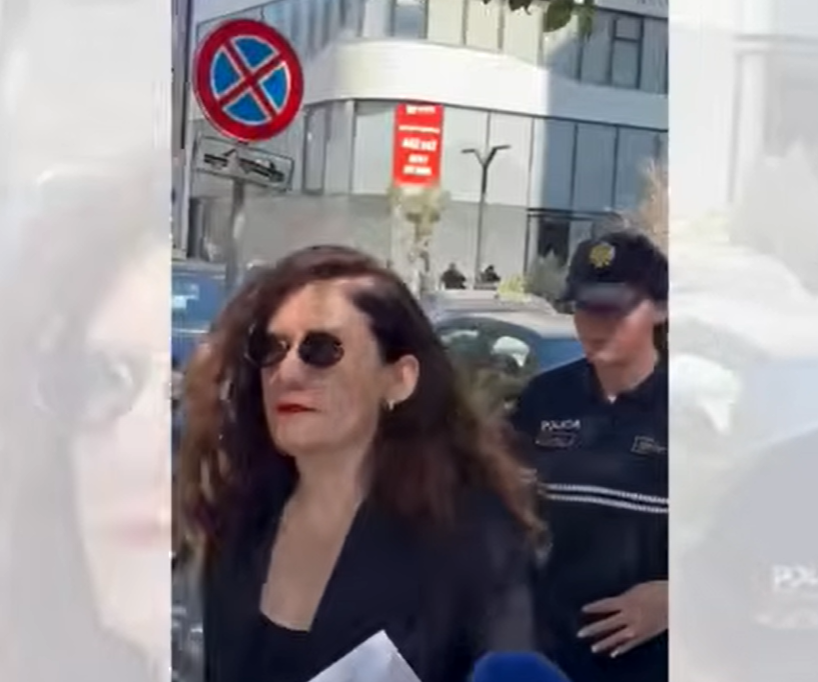 “Nuk kam lënë takime me agjentët serb në dhomat e hotelit Rogner”! Reagon për herë të parë Vlora Hyseni pasi mbërrin në GJKKO