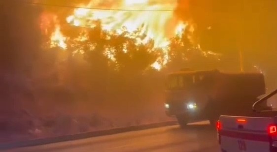 Kryebashkiaku i Himarës thirrje banorëve: Largohuni nga banesat, ka rrezik për jetën nga zjarri