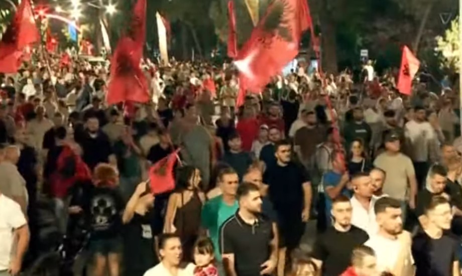 Dita 105 e protestës, diaspora dhe qytetarët mblidhen para Kryeministrisë