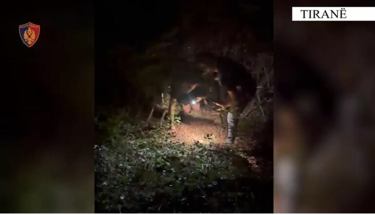 Kishin humbur rrugën pas Malit të Dajtit, shpëtohen dy turistët gjermanë