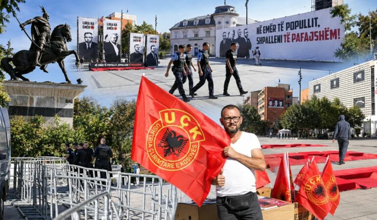 Në pritje të protestës madhështore për UÇK-në, Prishtina vishet kuq e zi