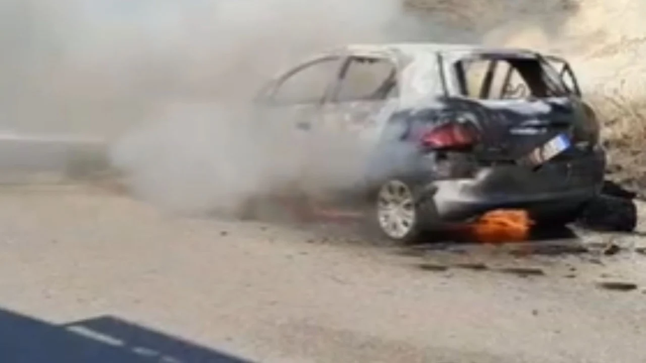 Shkrumbohet nga zjarri “Toyota Auris” pranë kthesës së Picarit