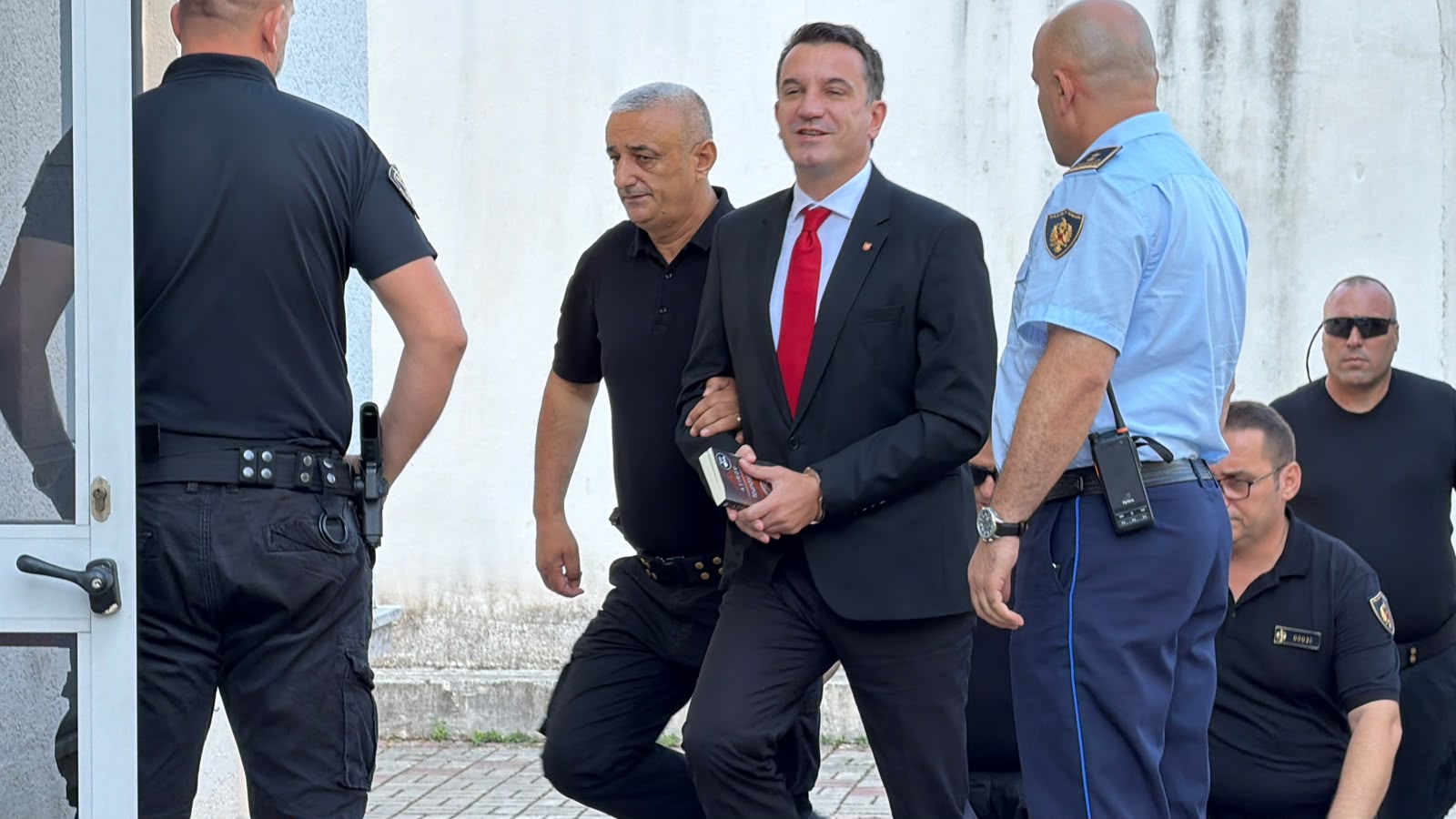 Erion Veliaj kërkon lirimin nga burgu, Gjykata e Lartë shqyrton sot masën e sigurisë ndaj kryebashkiakut