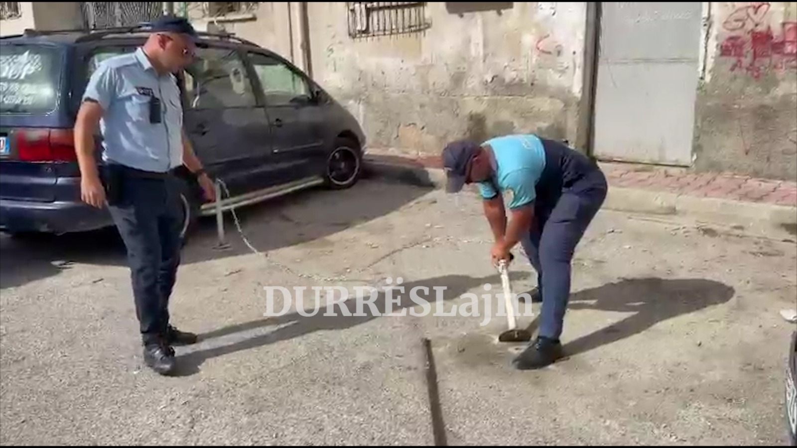 Vijon aksioni në Durrës për heqjen e barrierave në vendparkime, Policia Bashkiake operon sot te sheshi “Pranvera” dhe ish-rajoni i Policisë (VIDEO)