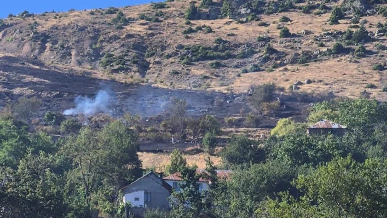 Përhapja e flakëve në zonën malore në Kukës, izolohet vatra e zjarrit në Zapod