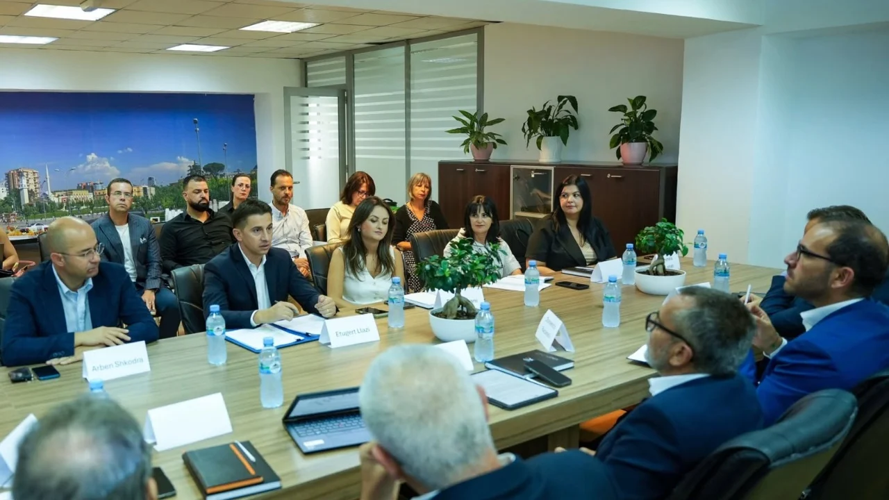 Digjitalizimi i shërbimeve për biznesin, QKB dhe InfoCamere bashkojnë ekspertizën shqiptare dhe italiane për zhvillimin e infrastrukturës teknologjike