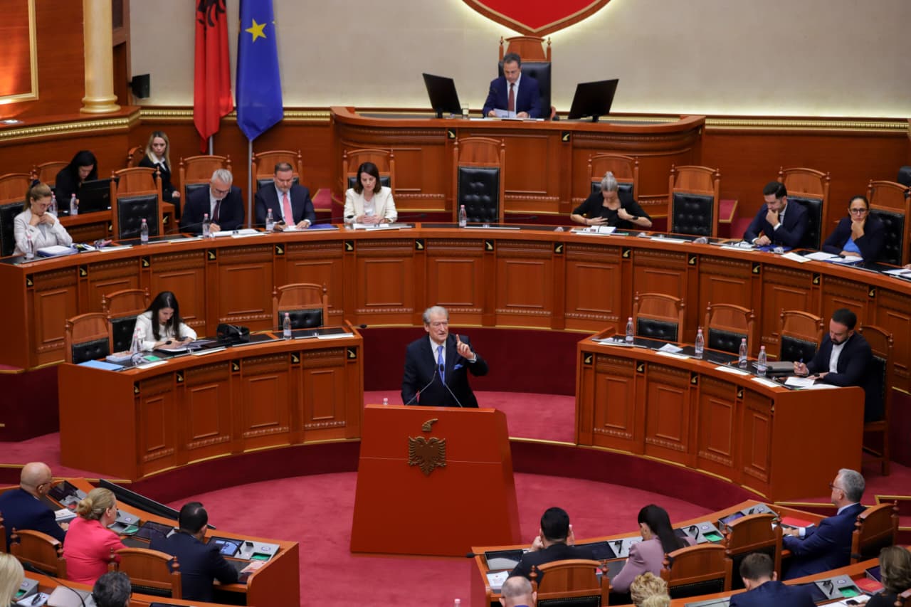 “Lubi Balluku ka prodhuar një ushtri Agasësh”, Berisha-Manjës: Të gjithë jeni në dosje të filmuar! Ulsi të ka dalë shumë emri