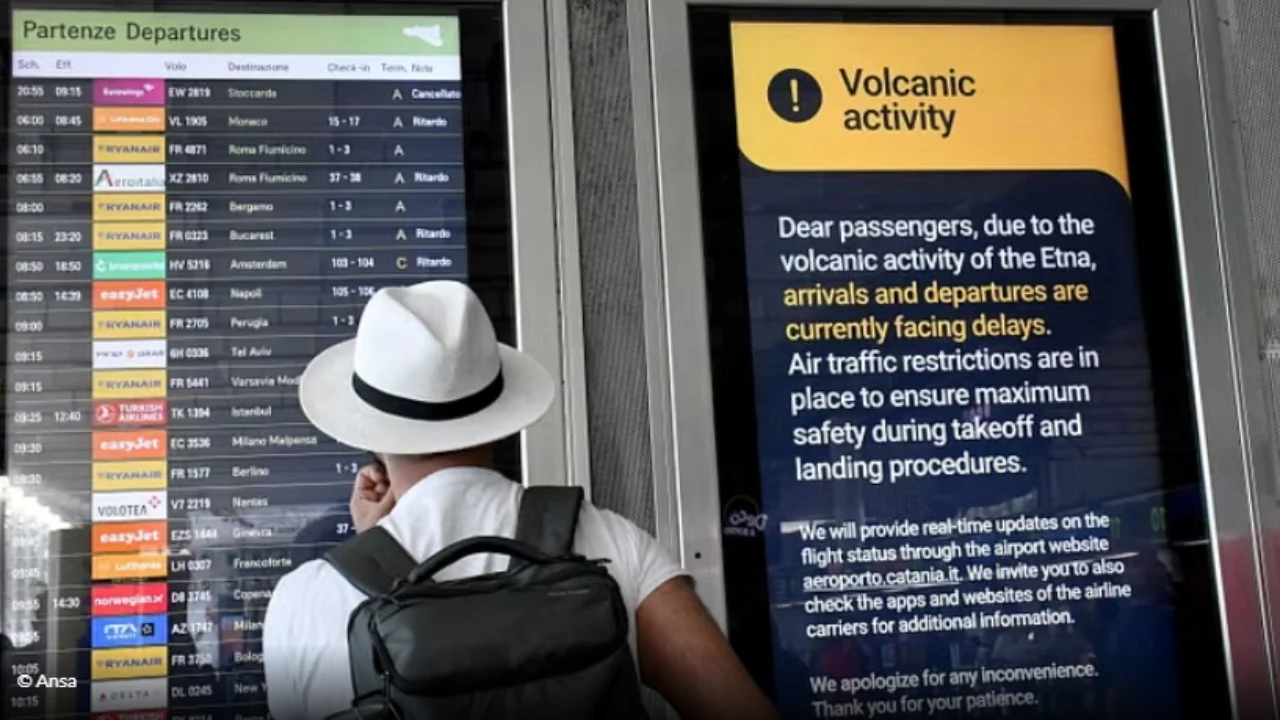 Hiri vullkanik nga Etna paralizon aeroportin e Katanias, pezullohen të gjitha fluturimet deri në mesnatë