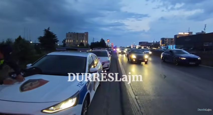Aksident i rëndë në autostradën Durrës-Tiranë, përplasen 5 mjete, humb jetën një 45-vjeçar
