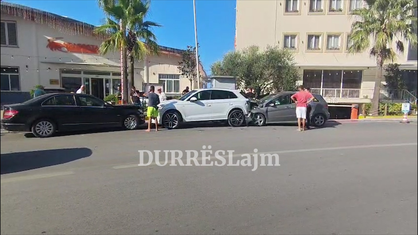 Aksident i trefishtë te Brryli në Durrës (VIDEO)