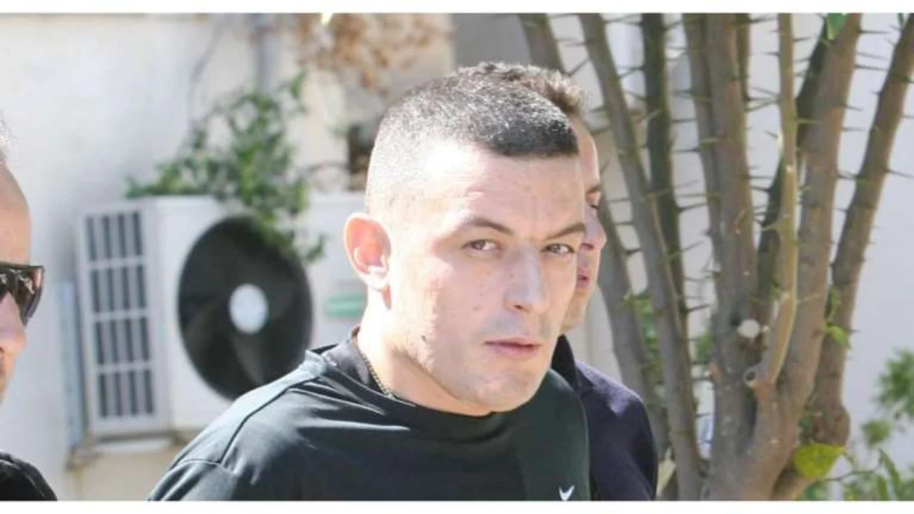 Kishte dalë me leje nga burgu, “tmerri” i policisë greke Alket Rizai hap zjarr në lokal pas sherrit për muzikën, disa të plagosur