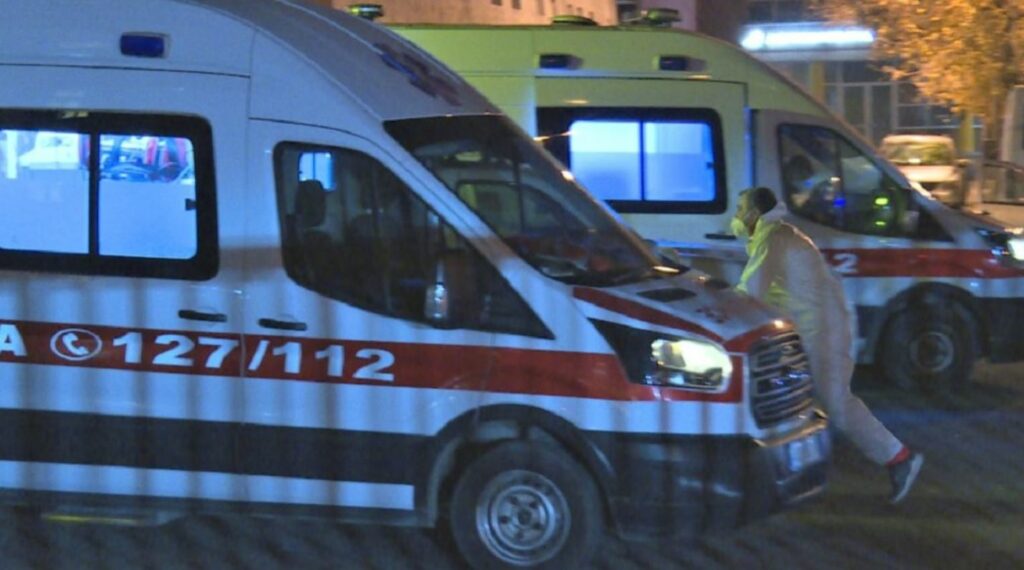 Theri për vdekje 49-vjeçarin, autori: U bullizova, shkova në banesë dhe mora thikën