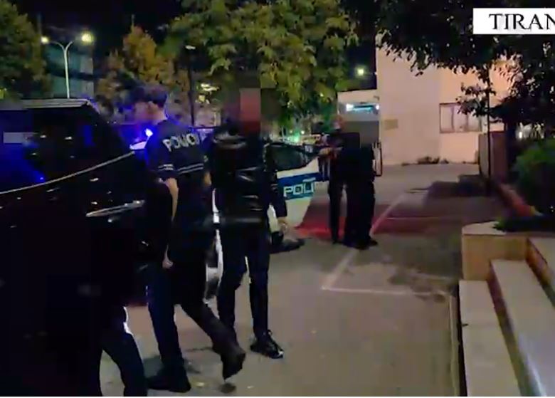 U kap duke lëvizur me armë pa leje, arrestohet 31-vjeçari në Tiranë