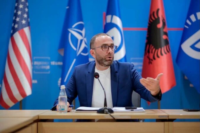 Tensionet dje në protestën para Kryeministrisë, reagon Bardhi: Kur pushteti nuk ka më argumente, përdor forcën