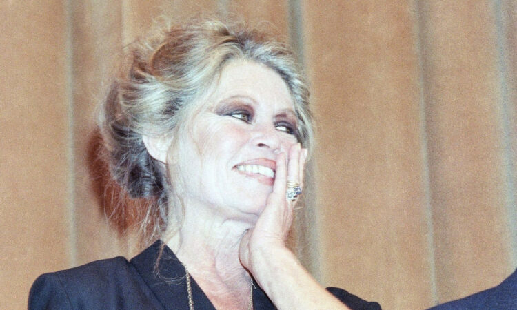 Dalin në ankand sendet personale të Brigitte Bardot, shpërthen bashkëshorti i saj: Po e ‘zhveshin’, skandaloze!