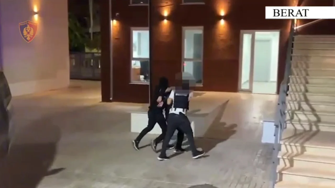 Shitje droge pranë shkollave, arrestohen 2 persona, sekuestrohen mbi 4 kg kanabis