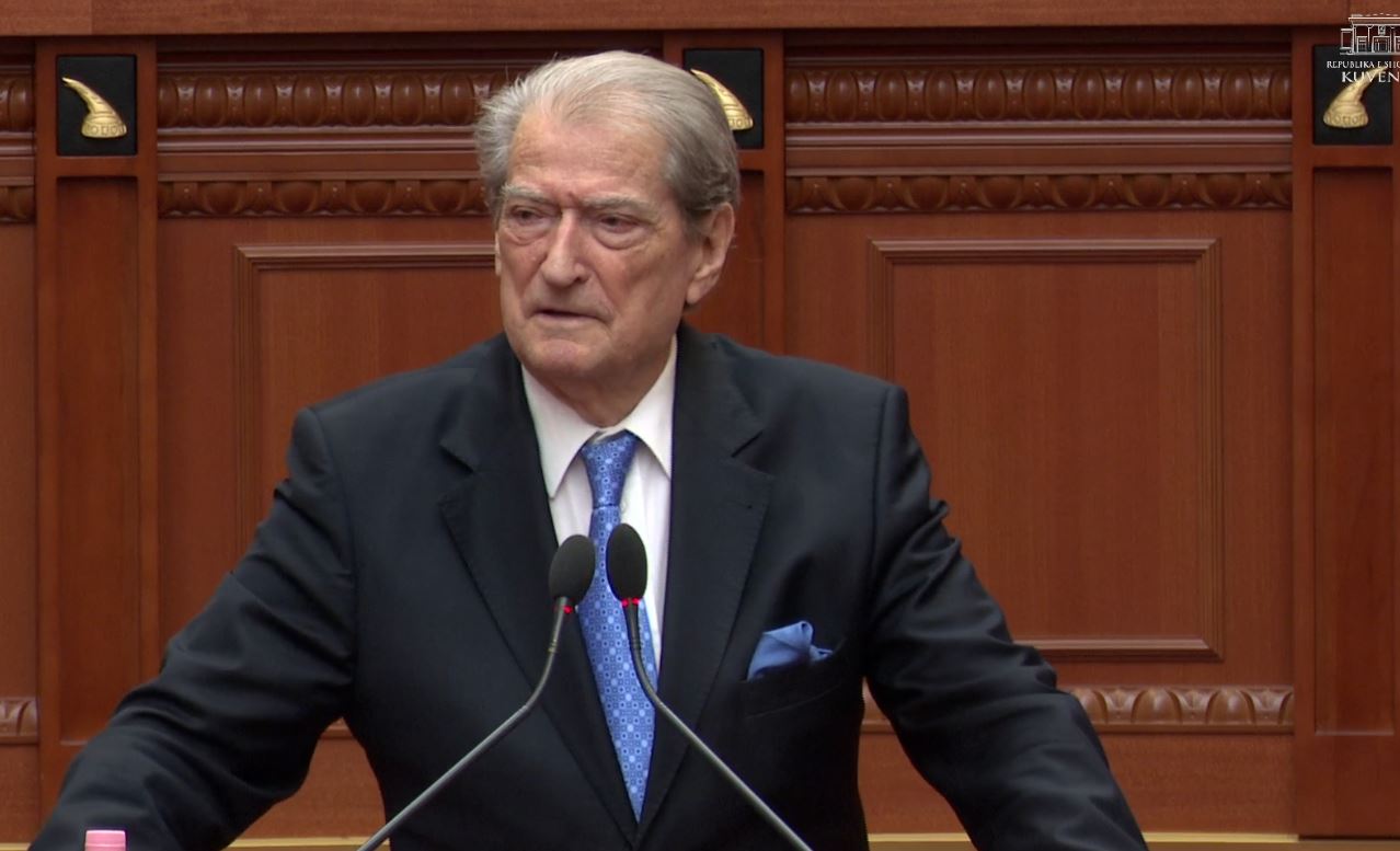 Berisha: Kreu i SHISH, shërbëtore e Ramës dhe Vuçiçit. Me urdhër ju thërriste ju socialistëve në zyrë, e di vetë ti Damian…