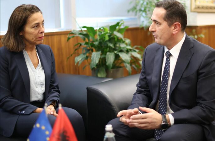 Ambasadorja e re e BE-së takohet me kreun e SPAK, rikonfirmon mbështetjen për institucionin