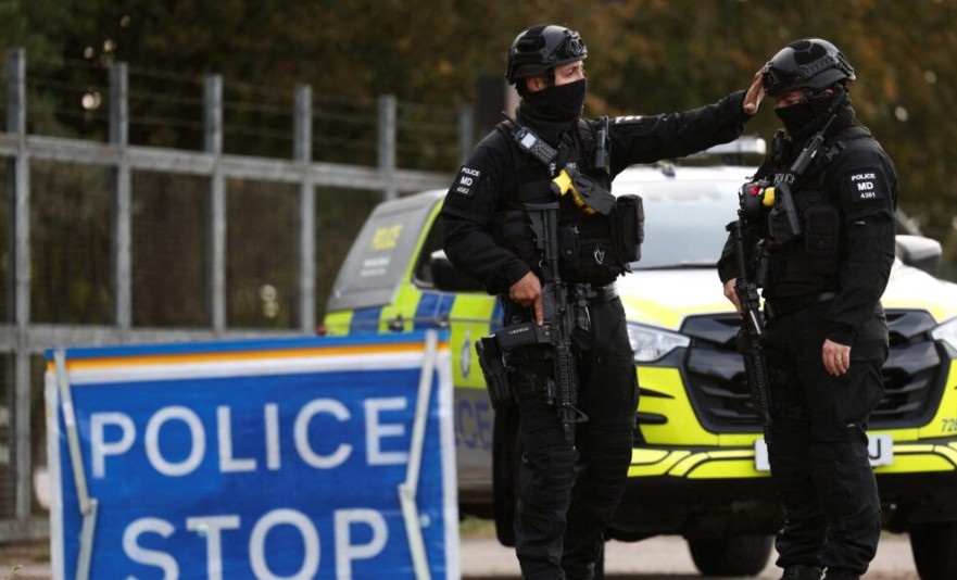 Dyshohet se planifikonin një sulm terrorist, Irani mohon çdo lidhje me të arrestuarit pranë bazës ajrore në Britani