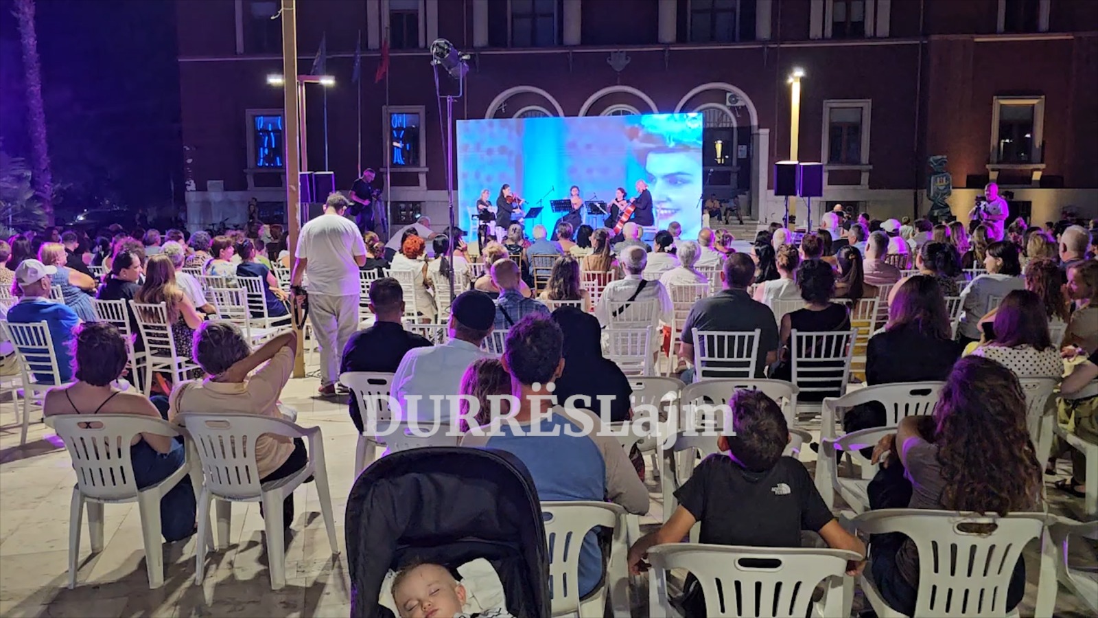 Shfaqet dokumentari “Kur Durrësi bëhej Film” (VIDEO)