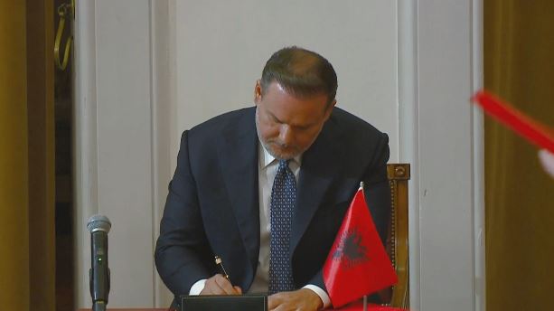 Parlamenti miratoi emërimin, Ervin Demo betohet në Presidencë si ministër i Brendshëm