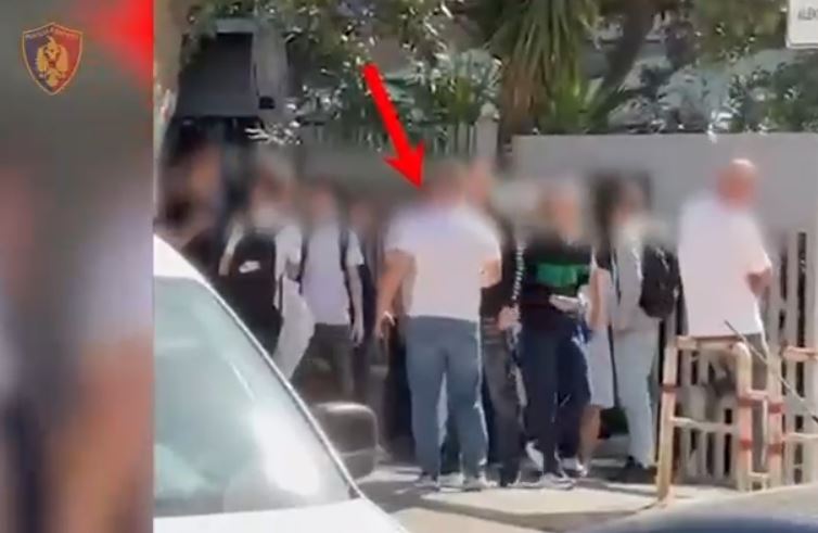 Goditen disa grupe që shisnin drogë pranë shkollave në Tiranë, arrestohen 31 persona! Si bëhej shpërndarja e lëndëve narkotike për t’iu shmangur policisë