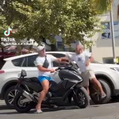 Ish-deputeti nxjerr videon e sherrit: Rrihet në mes të rrugës në Durrës shefi i Komisariatit të Krujës, Elton Shahini