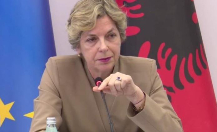 Jep dorëheqjen nga detyra ministrja e Shëndetësisë, Evis Sala