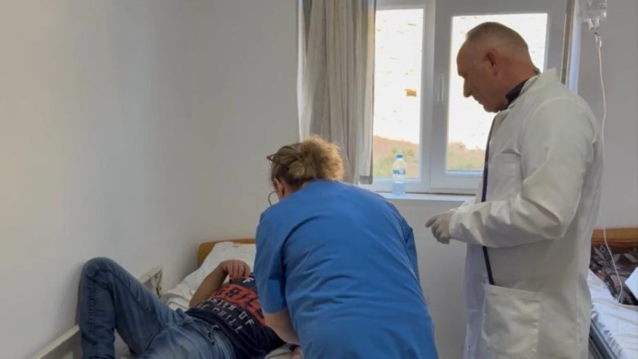 U helmuan 139 persona në Fushë-Arrëz, ISHP konstaton ndotje në sistemin e ujit të pijshëm